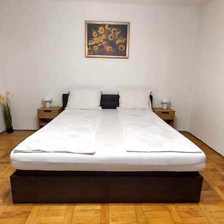 The Home Hunedoara Ngoại thất bức ảnh