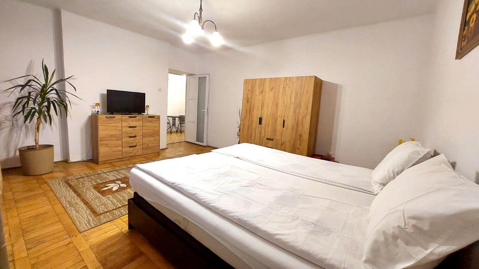 The Home Hunedoara Ngoại thất bức ảnh