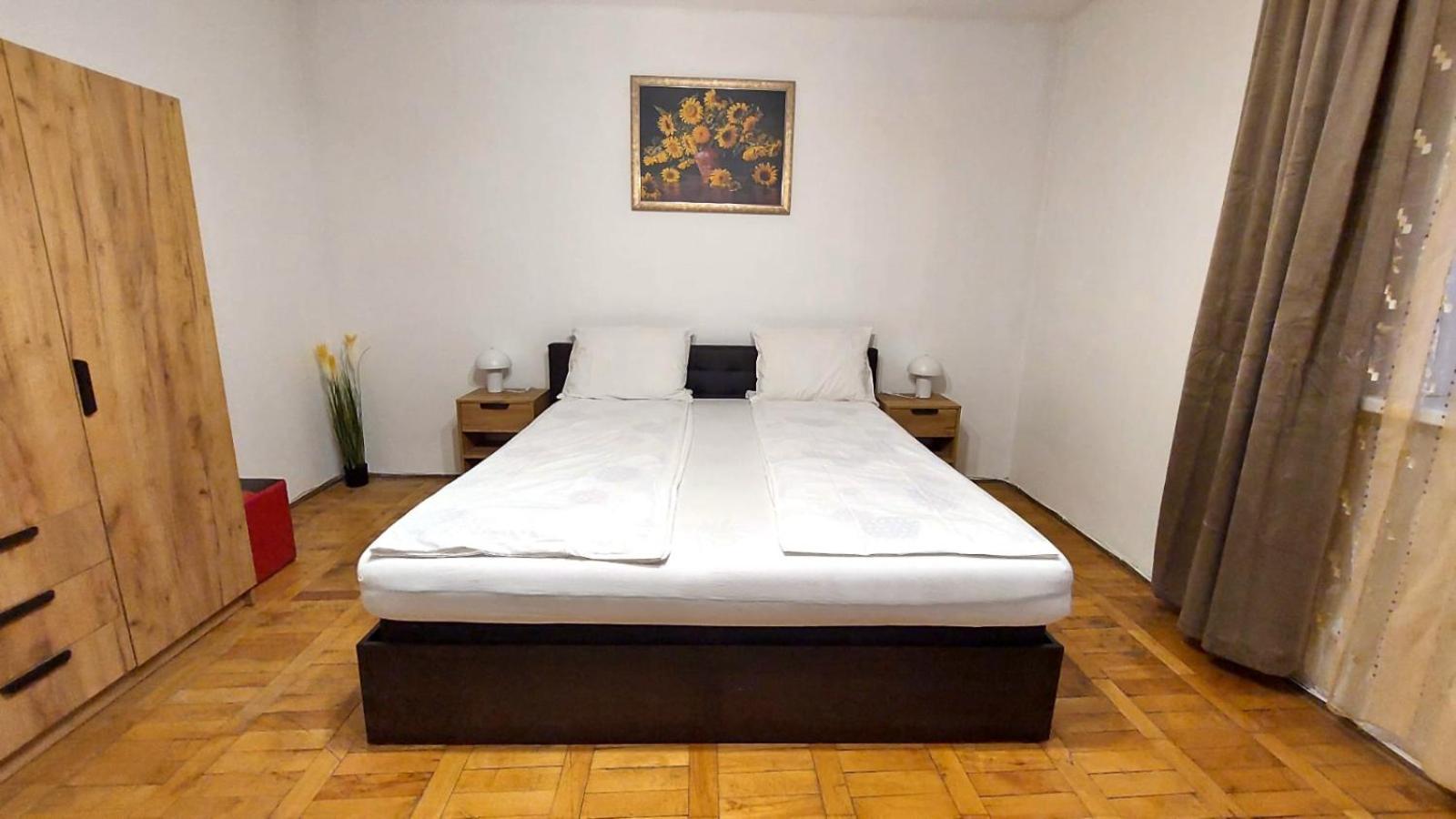 The Home Hunedoara Ngoại thất bức ảnh