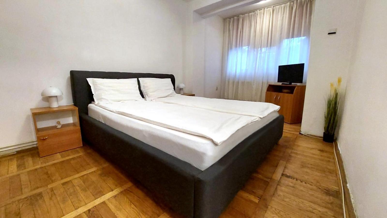 The Home Hunedoara Ngoại thất bức ảnh