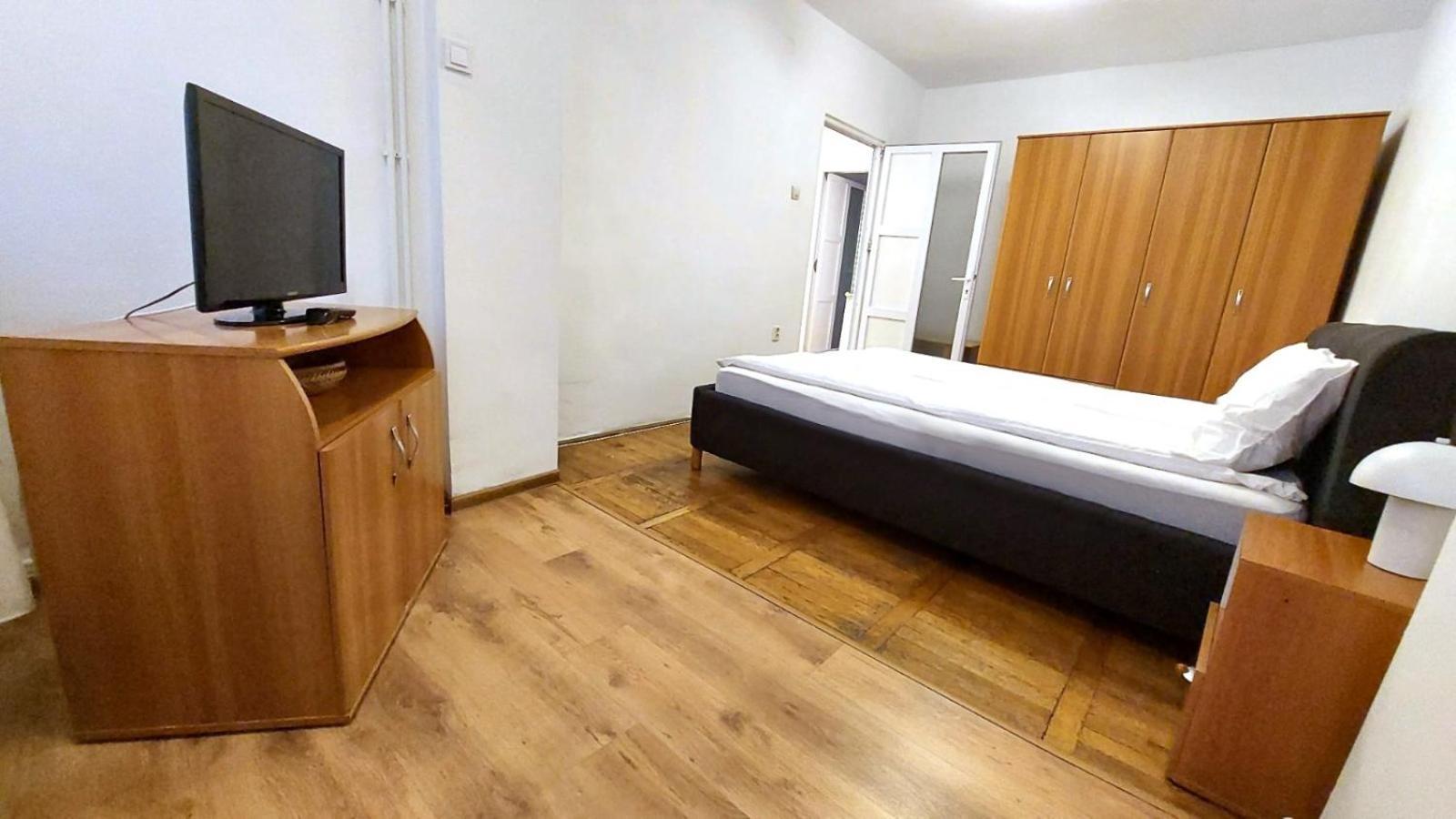 The Home Hunedoara Ngoại thất bức ảnh