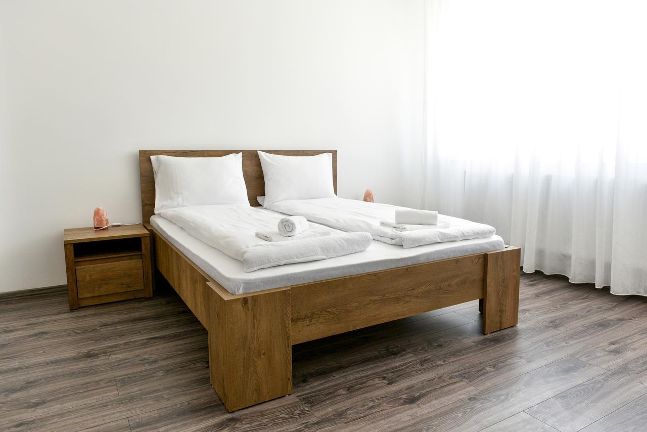 The Home Hunedoara Ngoại thất bức ảnh